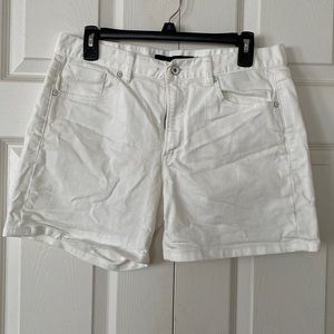 Calvin Klein White Denim Weekend Shorts Size 10